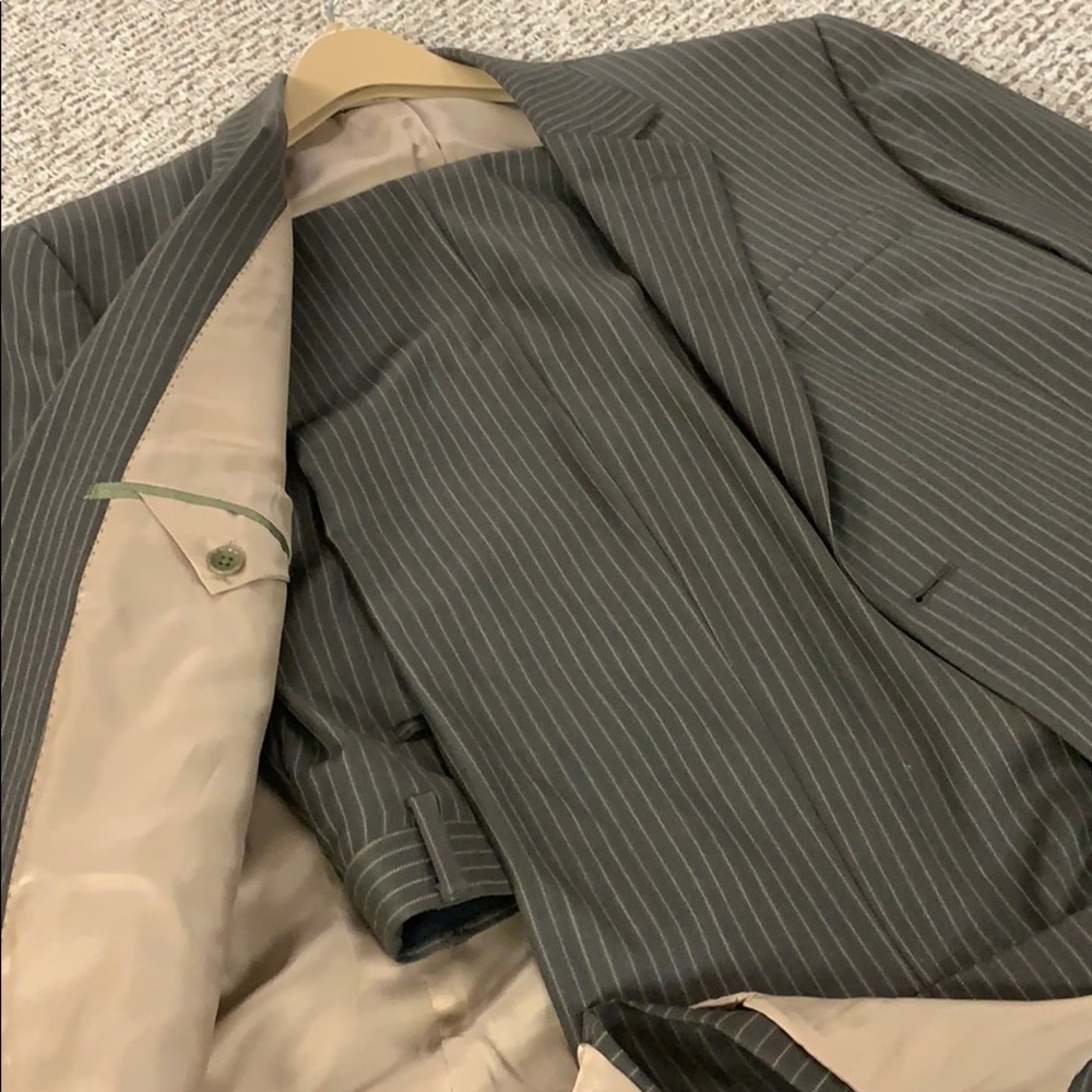 suit - Picture 3 of 5